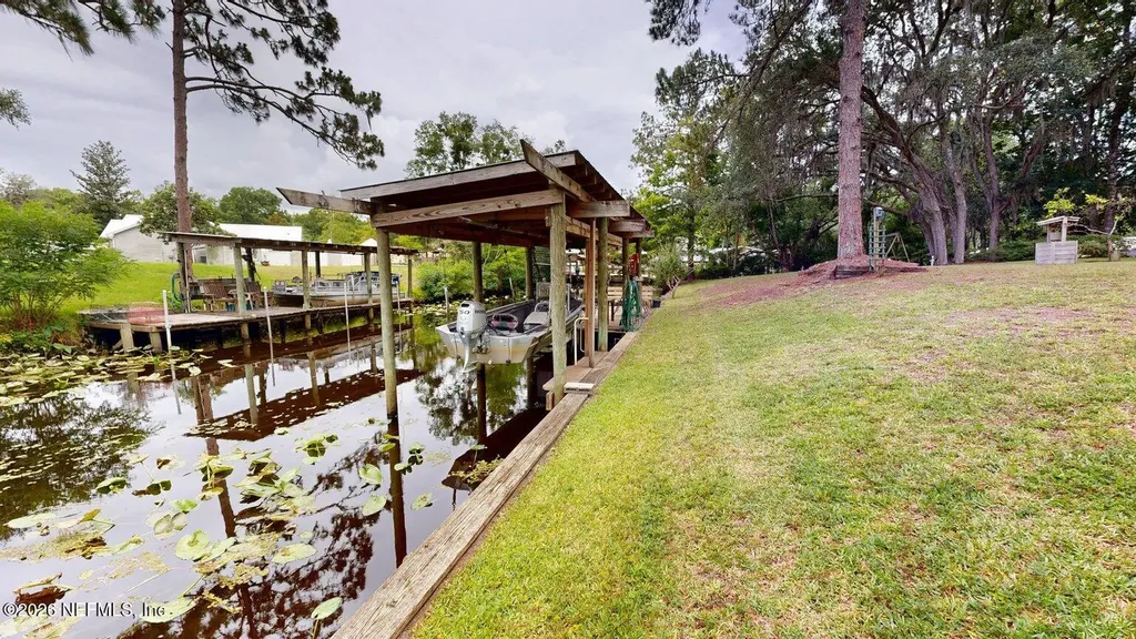 142 Waterside Avenue Satsuma FL 32189
