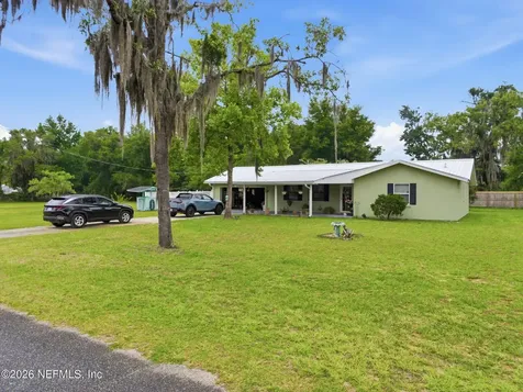 334 7th Way Interlachen FL 32148