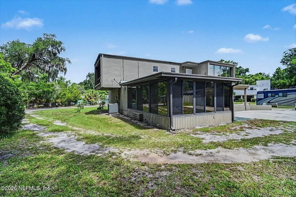 633 S Delaware Avenue Deland FL 32720