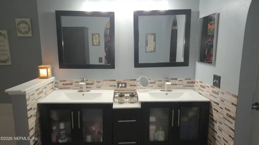1663 E Jayhawk Lane E Jacksonville FL 32221