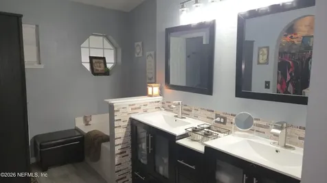 1663 E Jayhawk Lane E Jacksonville FL 32221