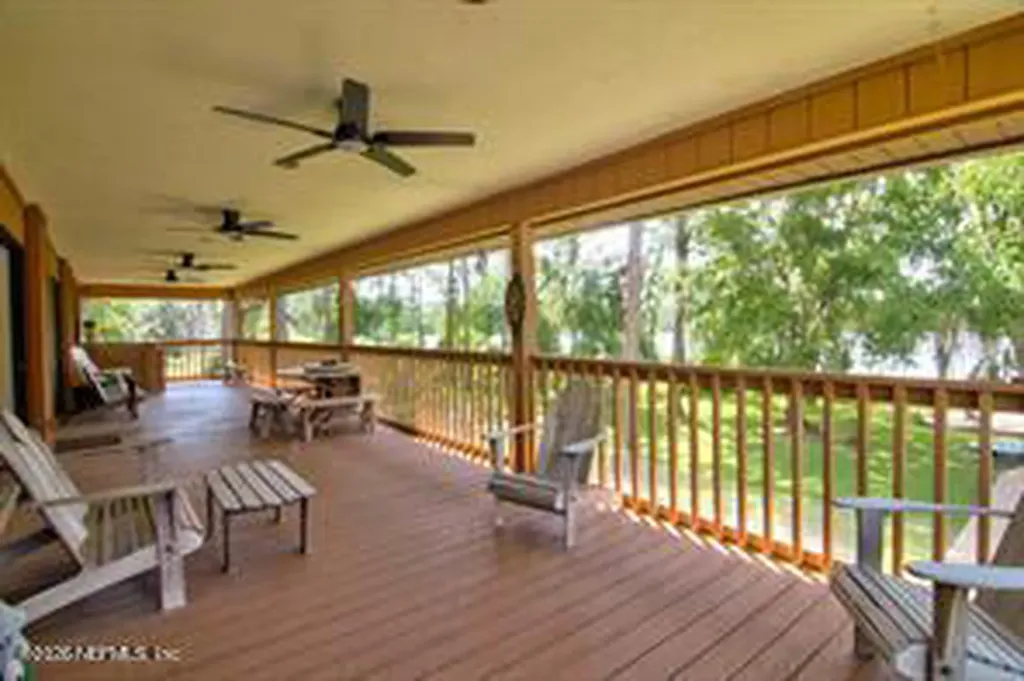 303 Riley Lake Drive Hawthorne FL 32640