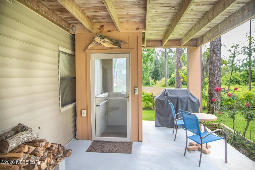 303 Riley Lake Drive Hawthorne FL 32640