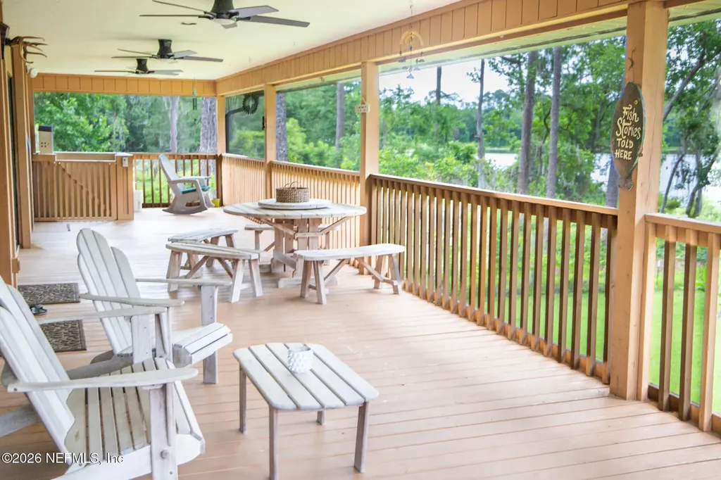 303 Riley Lake Drive Hawthorne FL 32640
