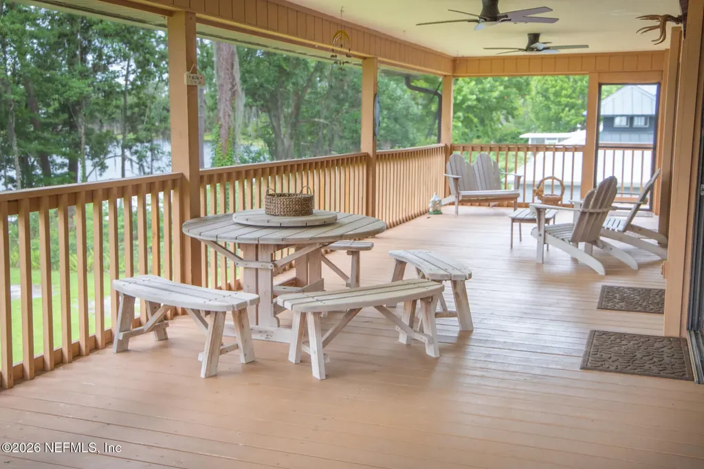 303 Riley Lake Drive Hawthorne FL 32640