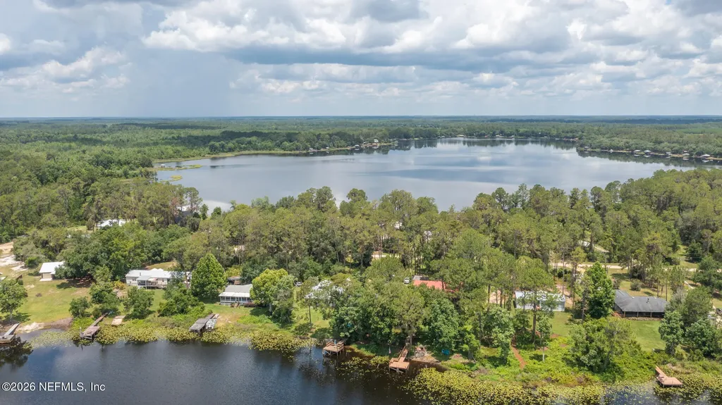 303 Riley Lake Drive Hawthorne FL 32640