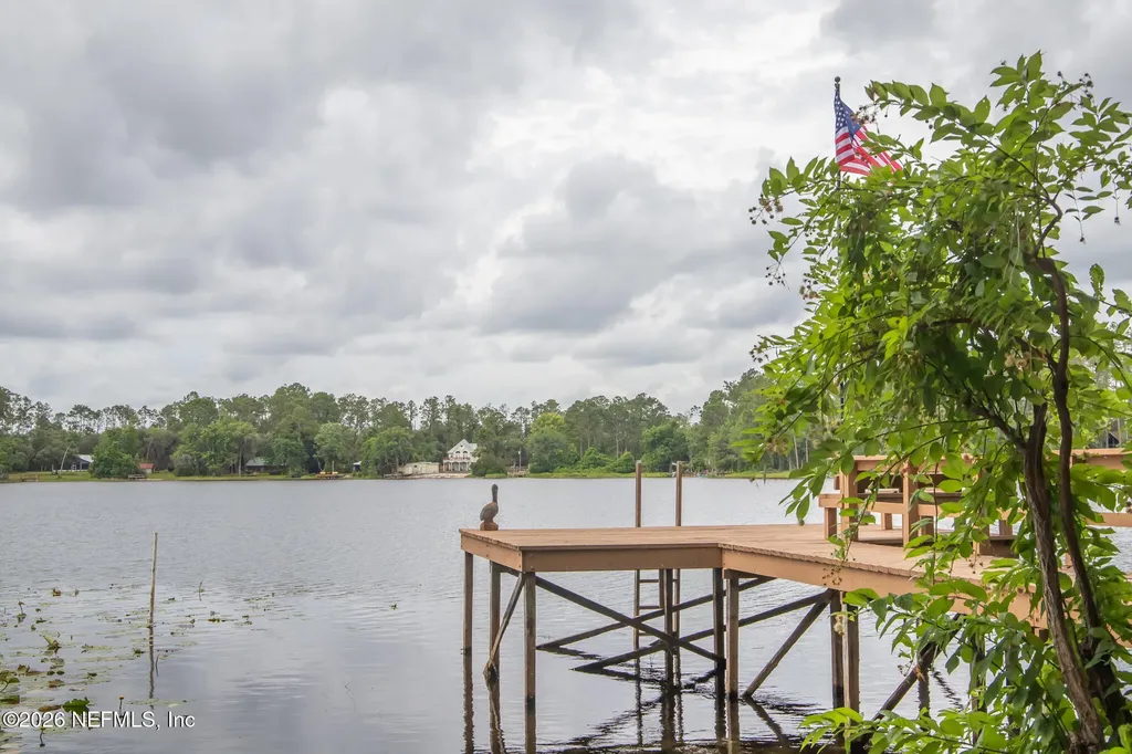 303 Riley Lake Drive Hawthorne FL 32640
