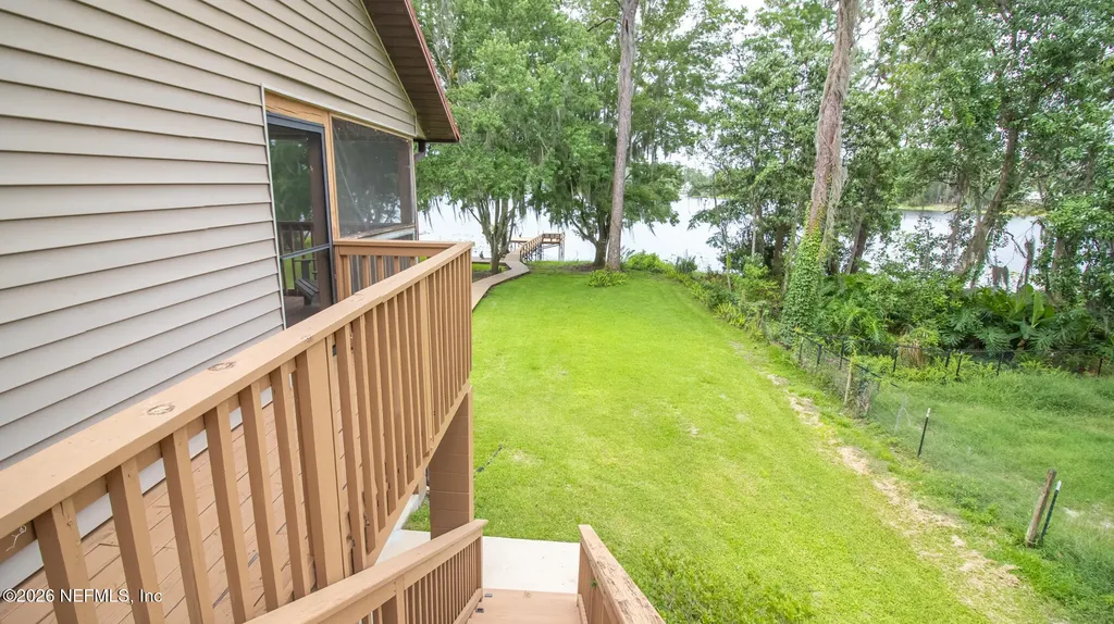 303 Riley Lake Drive Hawthorne FL 32640