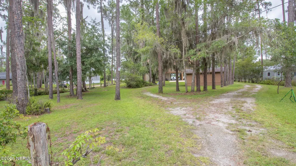 303 Riley Lake Drive Hawthorne FL 32640
