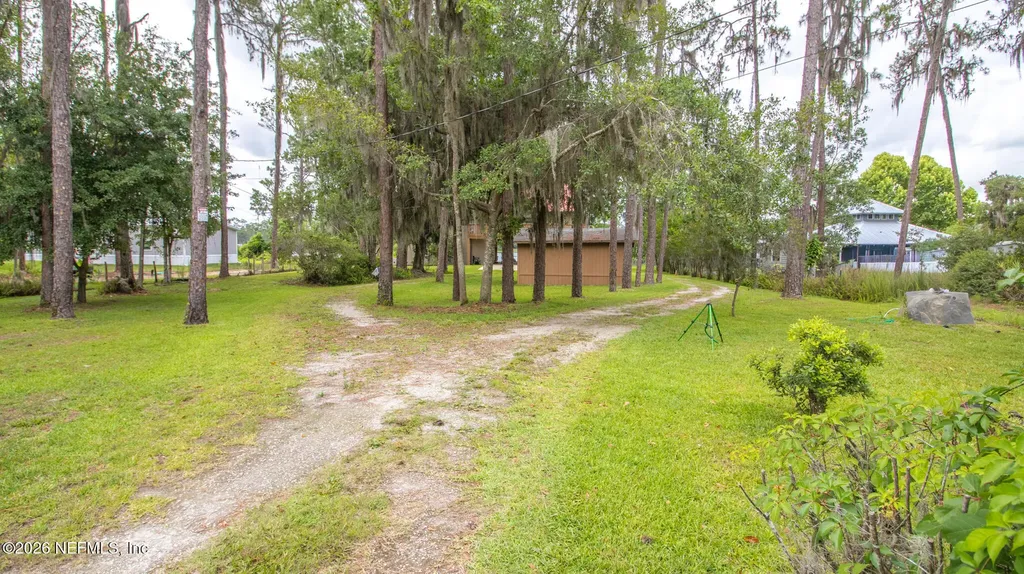 303 Riley Lake Drive Hawthorne FL 32640