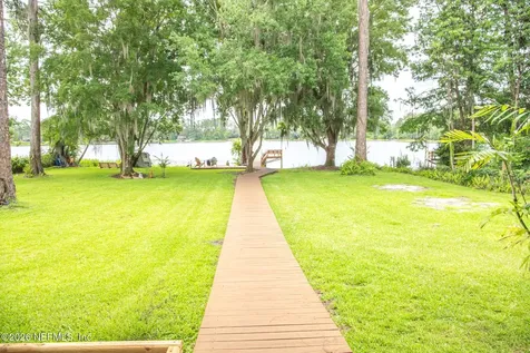 303 Riley Lake Drive Hawthorne FL 32640