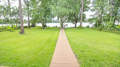 303 Riley Lake Drive Hawthorne FL 32640