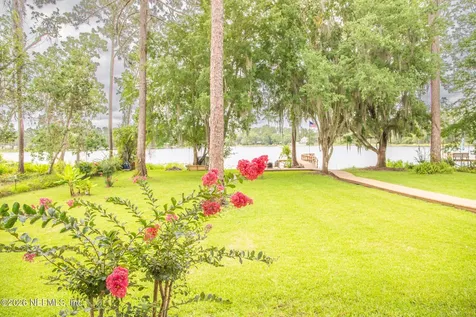 303 Riley Lake Drive Hawthorne FL 32640