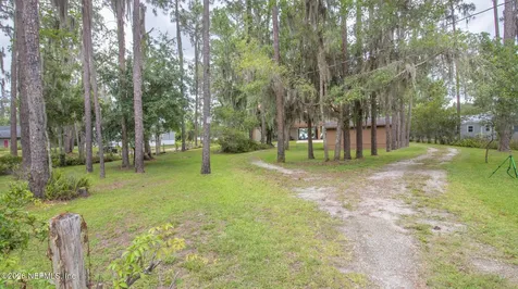 303 Riley Lake Drive Hawthorne FL 32640