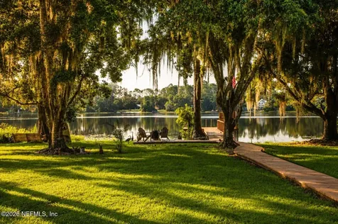 303 Riley Lake Drive Hawthorne FL 32640