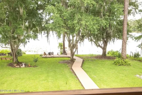 303 Riley Lake Drive Hawthorne FL 32640