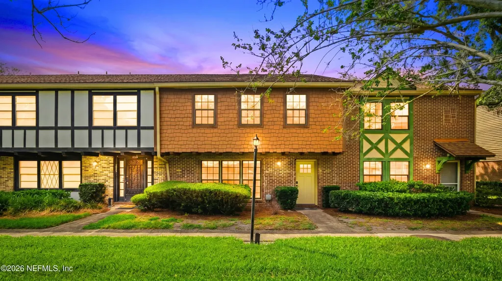 8203 Sutton Place N Jacksonville FL 32217