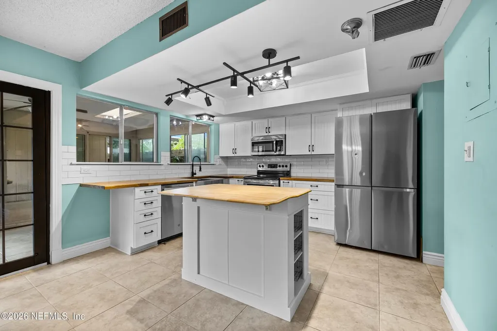 8203 Sutton Place N Jacksonville FL 32217