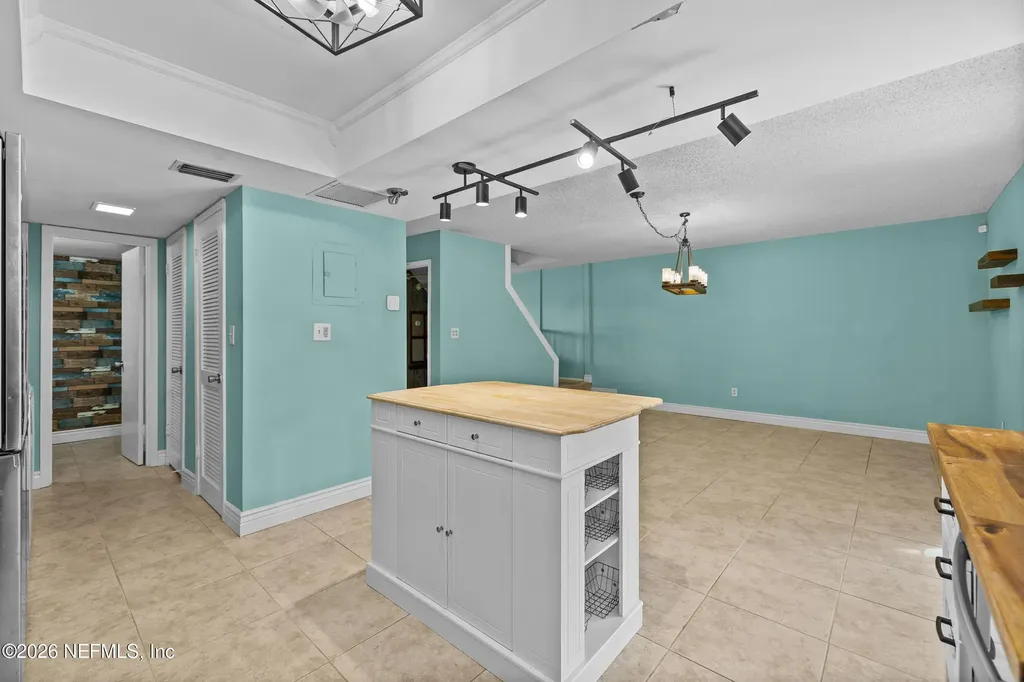 8203 Sutton Place N Jacksonville FL 32217