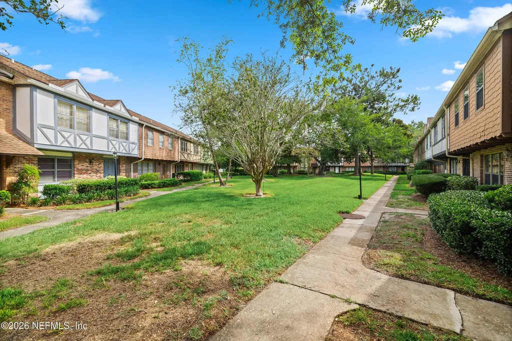 8203 Sutton Place N Jacksonville FL 32217