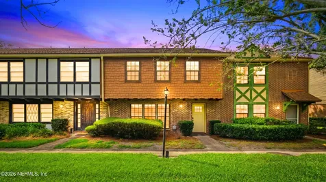 8203 Sutton Place N Jacksonville FL 32217