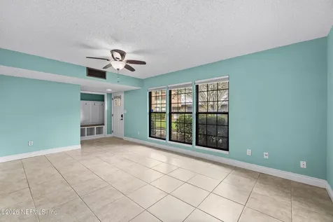 8203 Sutton Place N Jacksonville FL 32217