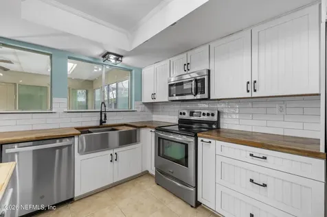 8203 Sutton Place N Jacksonville FL 32217