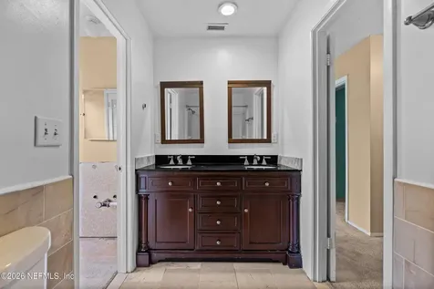 8203 Sutton Place N Jacksonville FL 32217