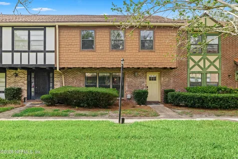 8203 Sutton Place N Jacksonville FL 32217