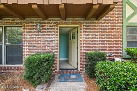 8203 Sutton Place N Jacksonville FL 32217