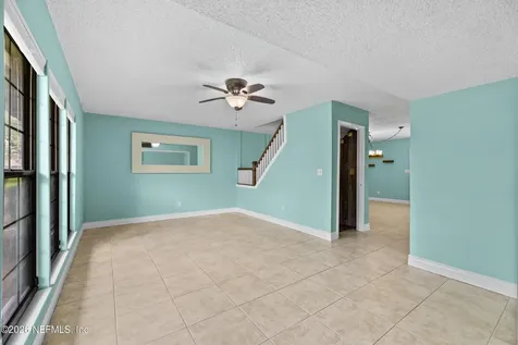 8203 Sutton Place N Jacksonville FL 32217