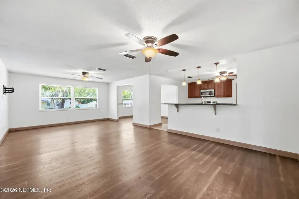 1089 Grove Cove Jacksonville FL 32221
