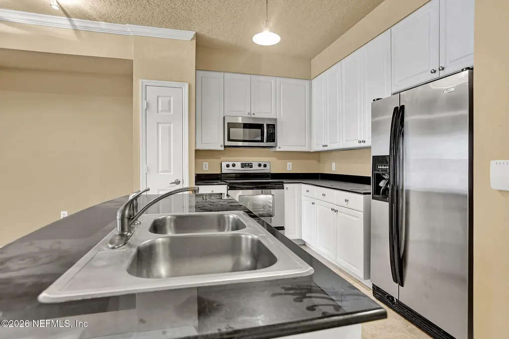 8539 Gate Parkway W Jacksonville FL 32216