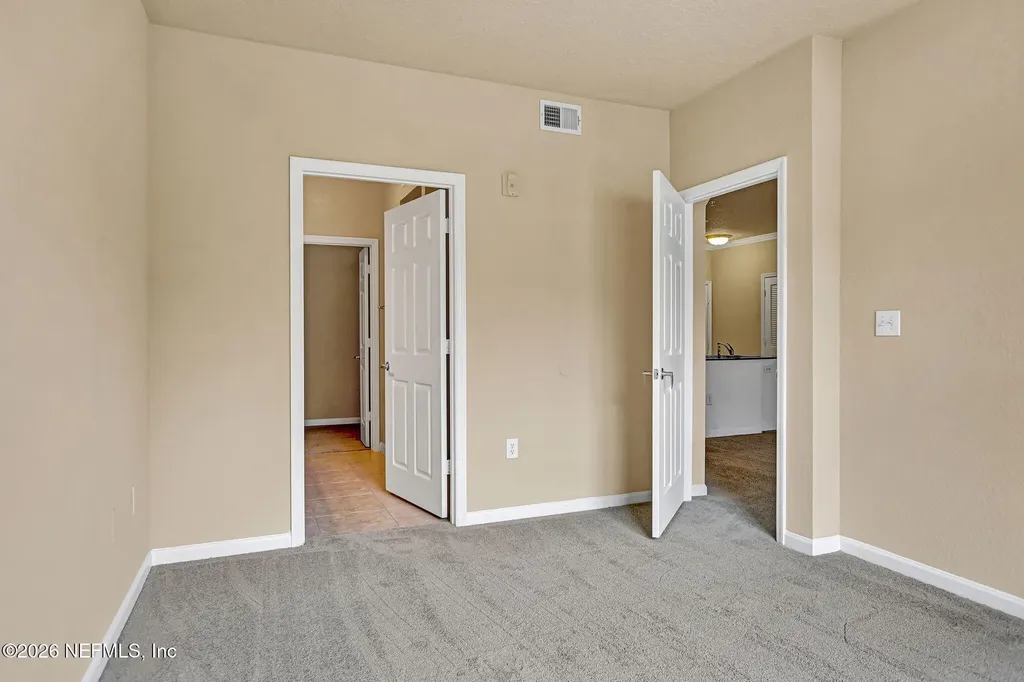 8539 Gate Parkway W Jacksonville FL 32216
