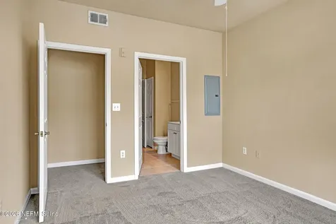 8539 Gate Parkway W Jacksonville FL 32216