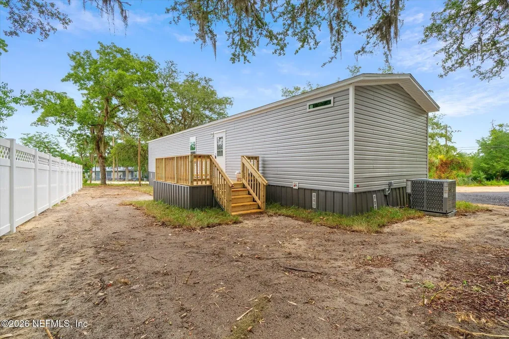 127 Riverside Trail Satsuma FL 32189