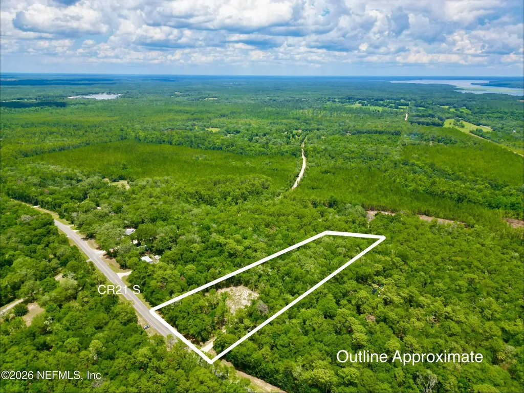952 S Co Road 21 Hawthorne FL 32640