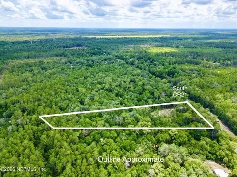 952 S Co Road 21 Hawthorne FL 32640