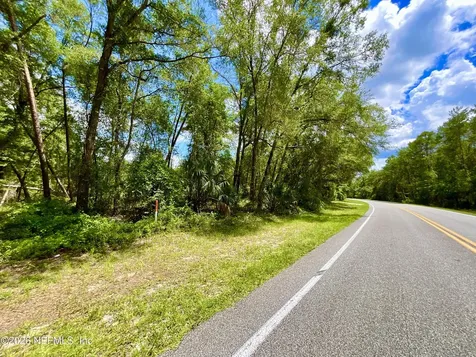 952 S Co Road 21 Hawthorne FL 32640