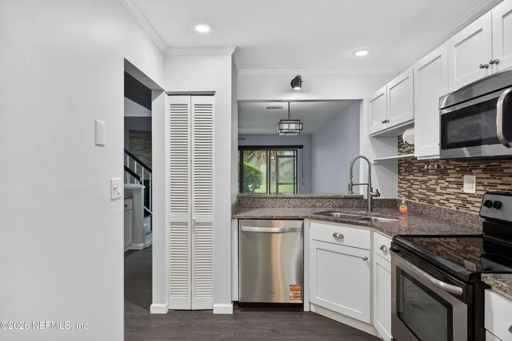 7701 Baymeadows Circle W Jacksonville FL 32256
