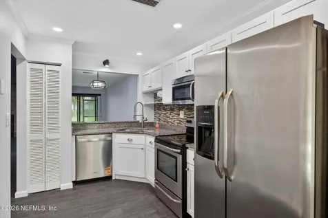 7701 Baymeadows Circle W Jacksonville FL 32256