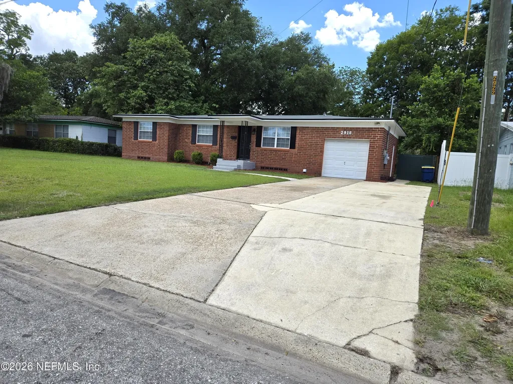 2918 Red Oak Drive Jacksonville FL 32277