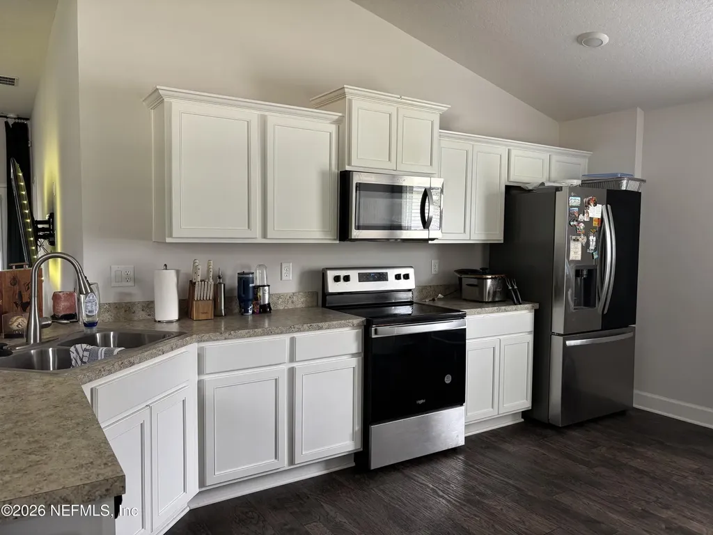 8112 Helmsley Boulevard Jacksonville FL 32219