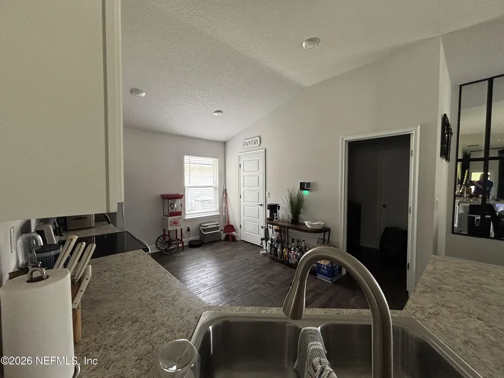 8112 Helmsley Boulevard Jacksonville FL 32219