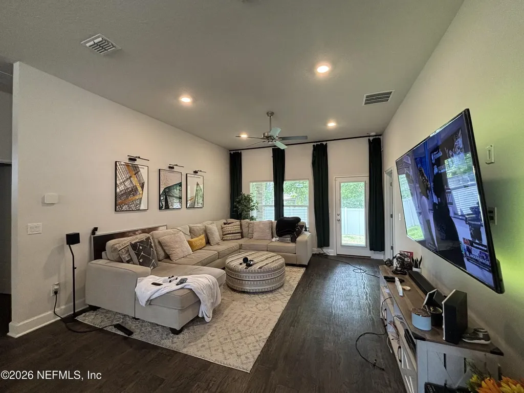 8112 Helmsley Boulevard Jacksonville FL 32219