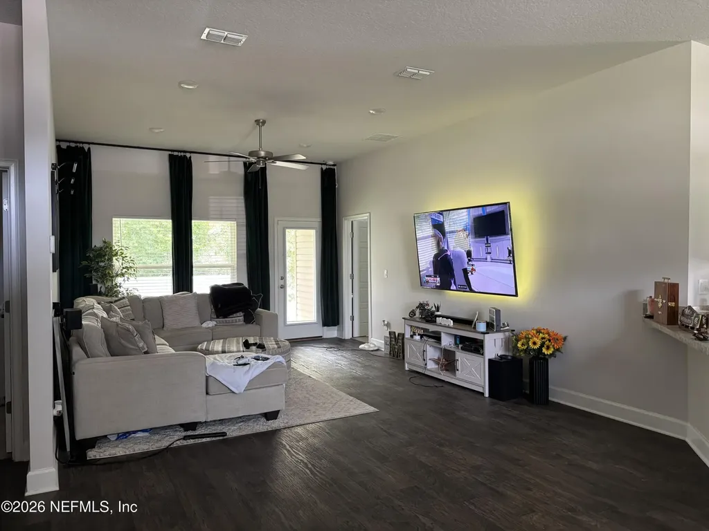 8112 Helmsley Boulevard Jacksonville FL 32219