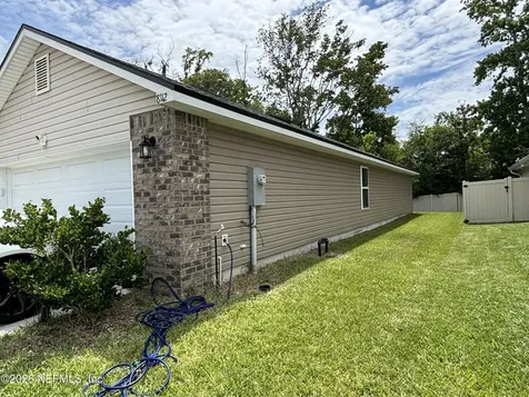8112 Helmsley Boulevard Jacksonville FL 32219