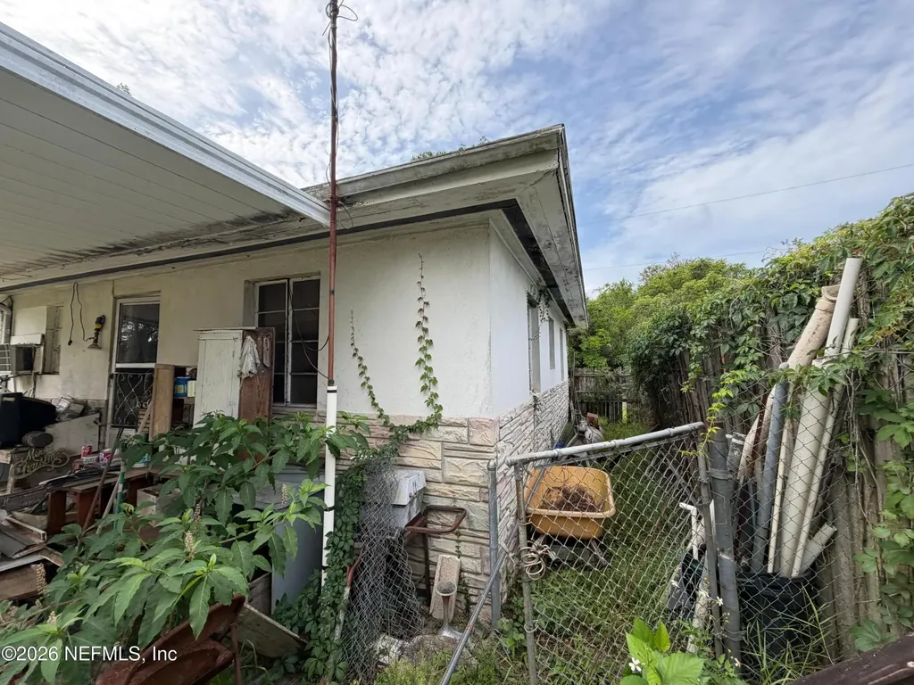 5303 Sunderland Jacksonville FL 32210