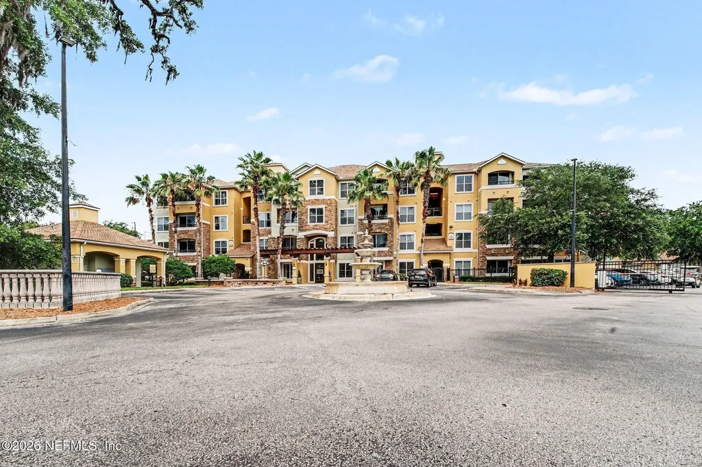 8539 Gate Parkway W Jacksonville FL 32216