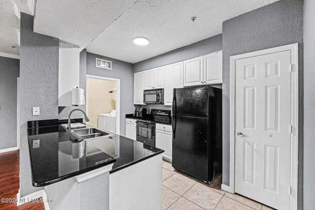 8539 Gate Parkway W Jacksonville FL 32216